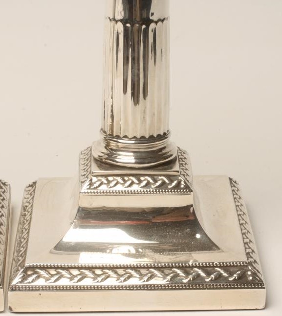 A PAIR OF EDWARDIAN SILVER CANDLESTICKS Image