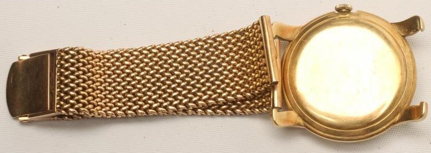 A GENTLEMAN'S 18CT GOLD OMEGA WRISTWATCH Image