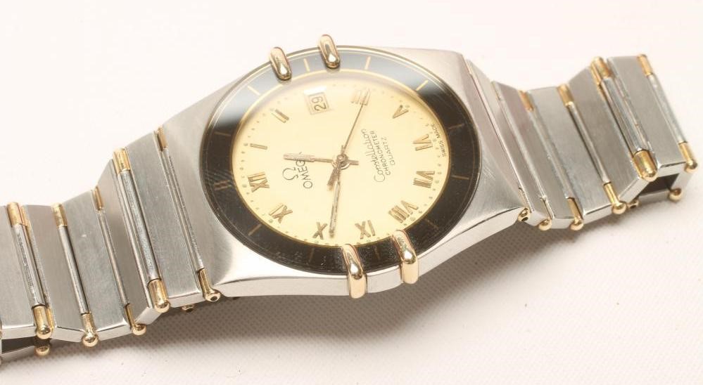 A GENTLEMAN'S OMEGA CONSTELLATION CHRONOMETER Image
