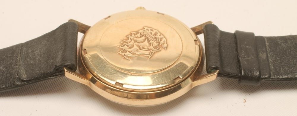 A GENTLEMAN'S 9CT GOLD LONGINES FLAGSHIP WRISTWATCH Image
