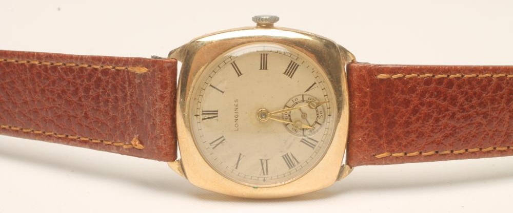 A GENTLEMAN'S 9CT GOLD LONGINES WRISTWATCH Image