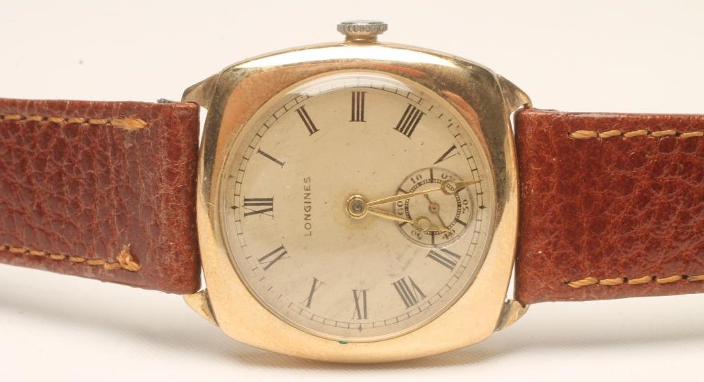A GENTLEMAN'S 9CT GOLD LONGINES WRISTWATCH Image