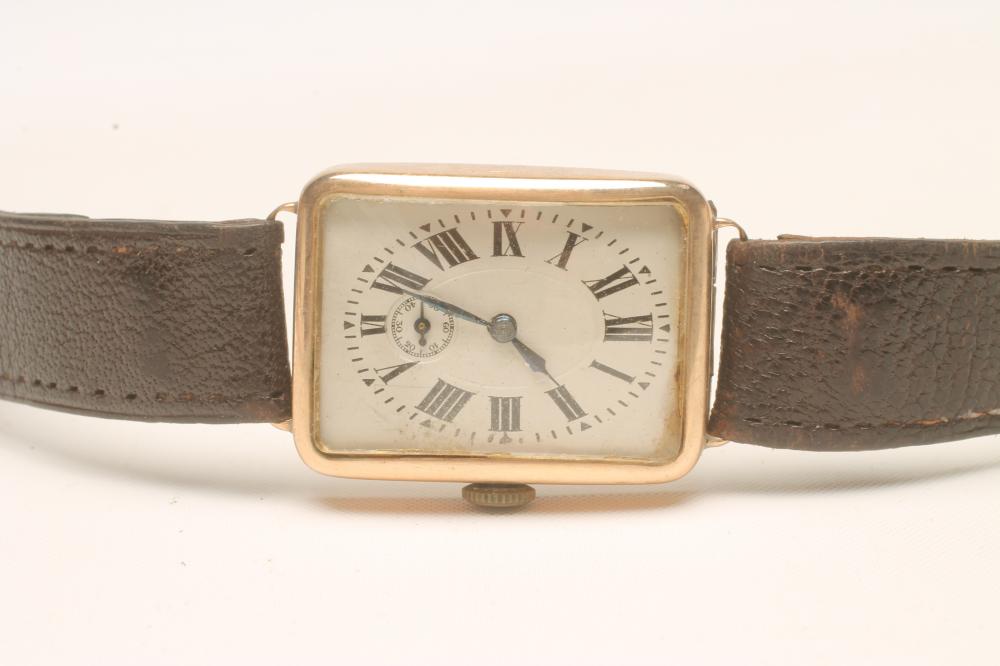 A 9CT GOLD WRISTWATCH Image