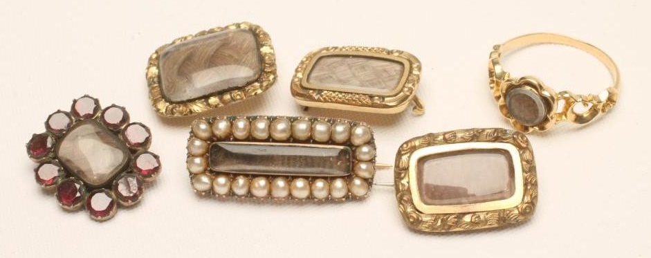 A COLLECTION OF GEORGIAN AND VICTORIAN MOURNING JEWELLERY Image