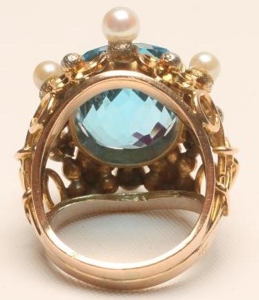 A COCKTAIL RING Image