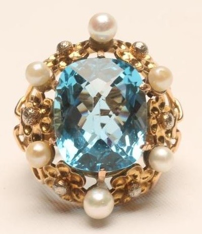 A COCKTAIL RING Image