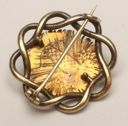 A LATE 19TH CENTURY SAPPHIRE AND DIAMOND BROOCH Image