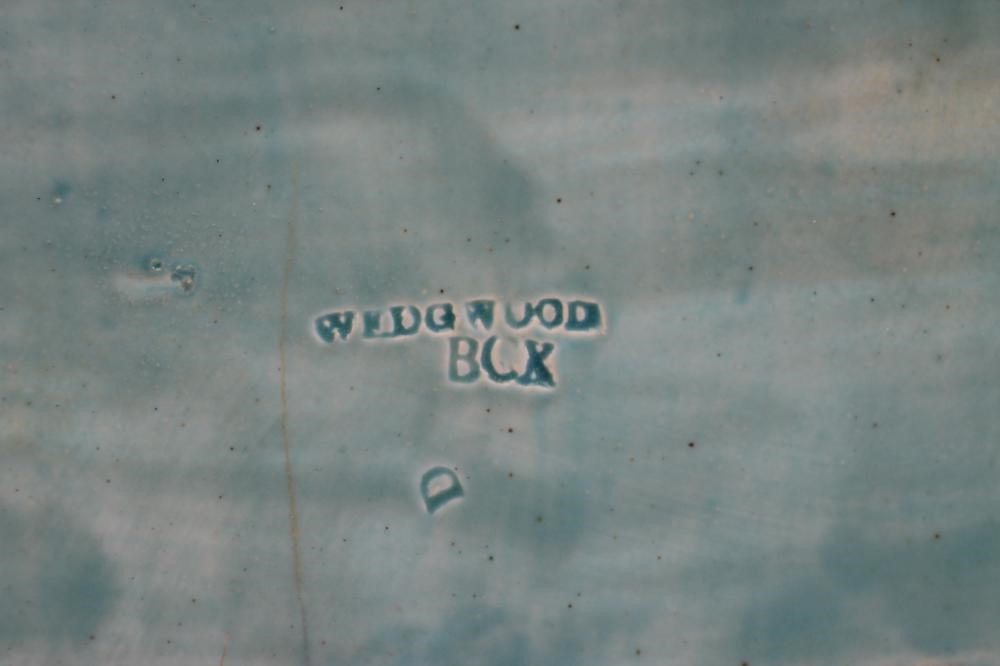 A VICTORIAN WEDGWOOD MAJOLICA SMALL JARDINIERE Image