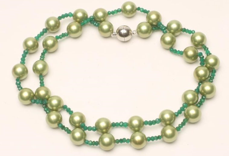 A SINGLE STRAND OF CULTURED PEARLS Image