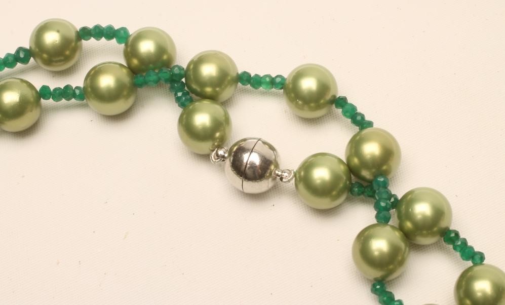 A SINGLE STRAND OF CULTURED PEARLS Image