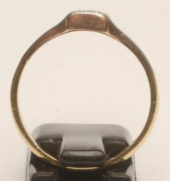 A SOLITAIRE DIAMOND RING Image