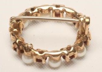 A PEARL AND GARNET CIRCLET BROOCH Image