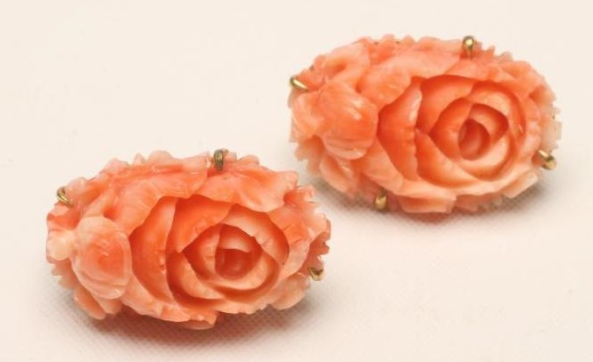 A PAIR OF ART DECO CORAL EARRINGS Image