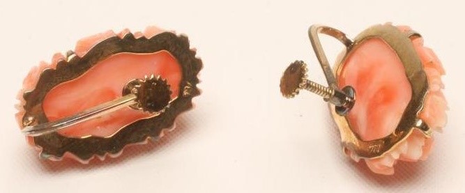 A PAIR OF ART DECO CORAL EARRINGS Image