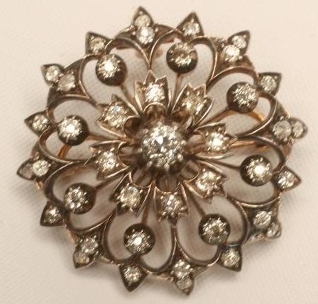 A VICTORIAN DIAMOND BROOCH/PENDANT Image
