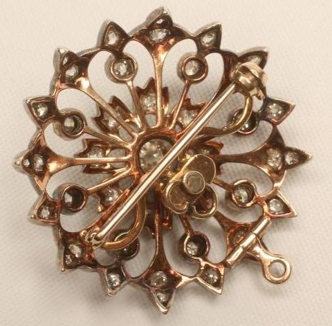 A VICTORIAN DIAMOND BROOCH/PENDANT Image