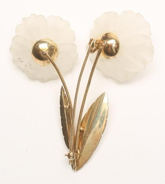 A COCKTAIL BROOCH Image