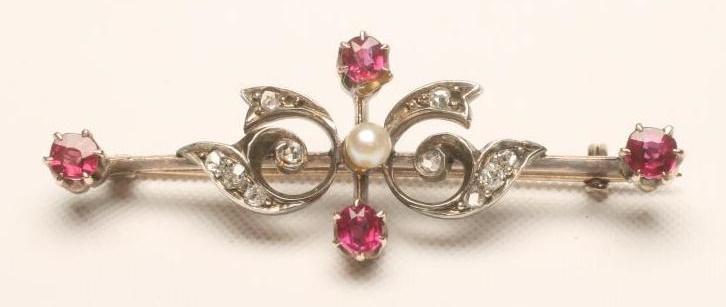 A VICTORIAN BROOCH Image