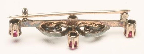 A VICTORIAN BROOCH Image