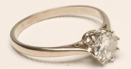 A SOLITAIRE DIAMOND RING Image
