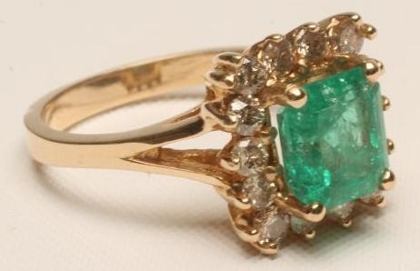 AN EMERALD AND DIAMOND SQUARE CLUSTER RING Image
