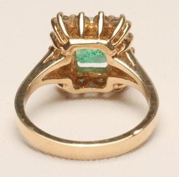 AN EMERALD AND DIAMOND SQUARE CLUSTER RING Image