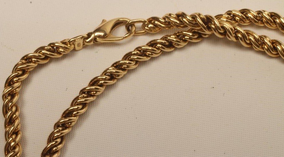 AN 18CT GOLD ROPE TWIST CHAIN NECKLACE Image