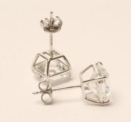 A PAIR OF "CARAT LONDON" BOUTIQUE EAR STUDS Image