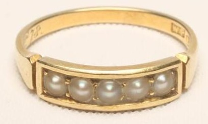 A VICTORIAN 18CT GOLD RING Image