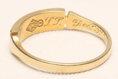 A VICTORIAN 18CT GOLD RING Image
