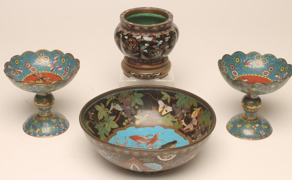 A COLLECTION OF CLOISONNE ENAMEL Image