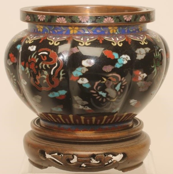 A COLLECTION OF CLOISONNE ENAMEL Image