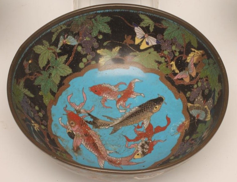 A COLLECTION OF CLOISONNE ENAMEL Image