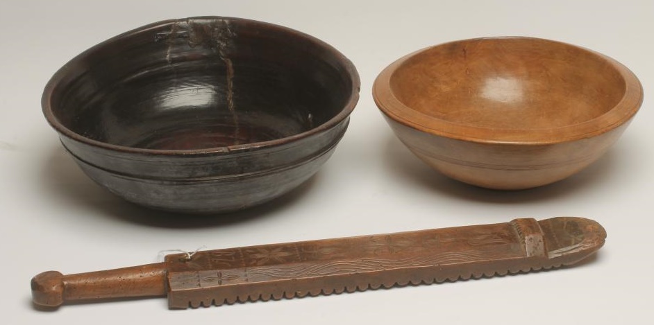 A TREEN LAUNDRY BAT Image