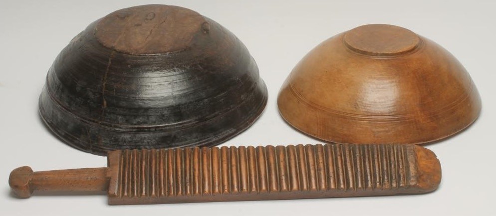 A TREEN LAUNDRY BAT Image