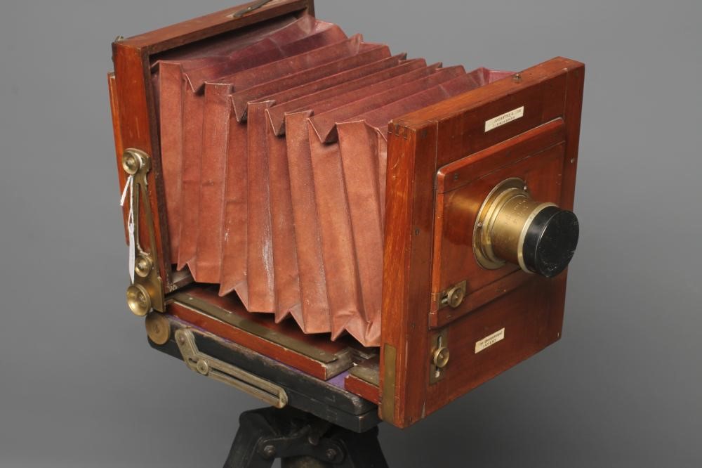 A J. LANCASTER & SON "THE INTERNATIONAL PATENT" HALF PLATE CAMERA Image