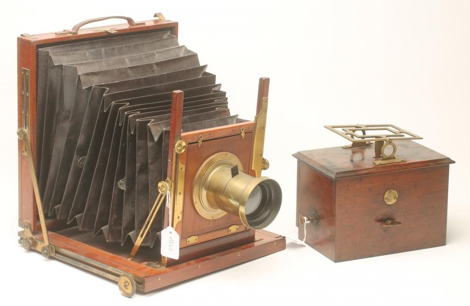 A FIELD CAMERA FOR 8" X 10" PLATES Image