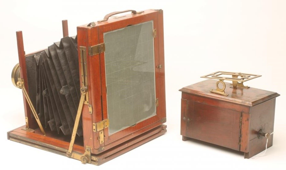 A FIELD CAMERA FOR 8" X 10" PLATES Image