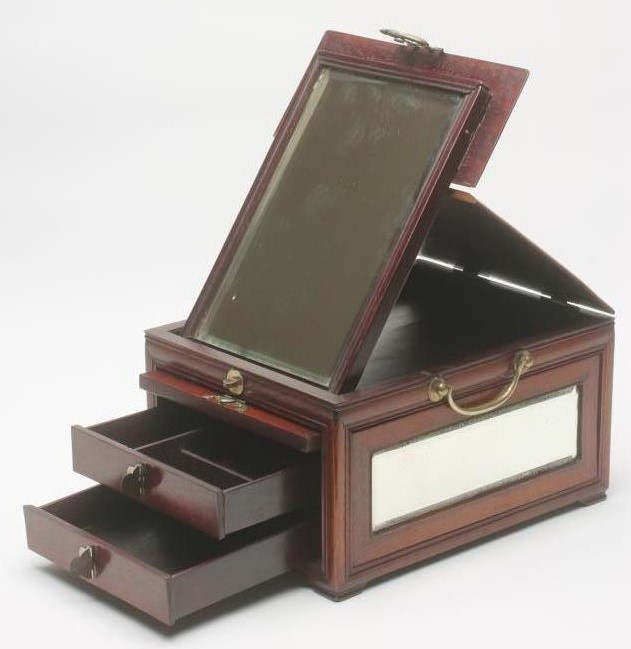 A CHINESE PADOUK WOOD TOILET MIRROR BOX Image