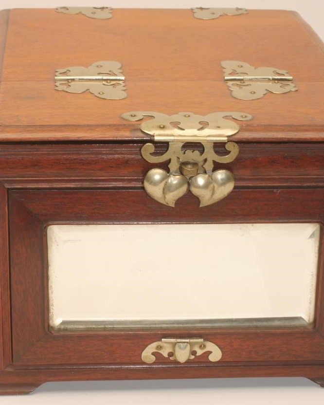 A CHINESE PADOUK WOOD TOILET MIRROR BOX Image