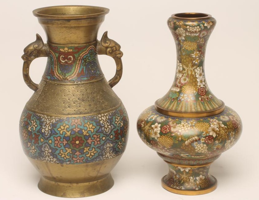 A CHINESE CLOISONNE ENAMEL VASE of baluster vase with waisted neck and half garlic rim Image