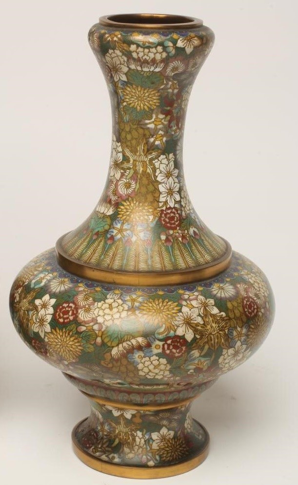 A CHINESE CLOISONNE ENAMEL VASE of baluster vase with waisted neck and half garlic rim Image
