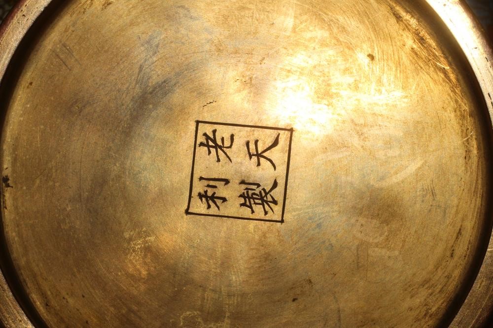 A CHINESE CLOISONNE ENAMEL VASE of baluster vase with waisted neck and half garlic rim Image