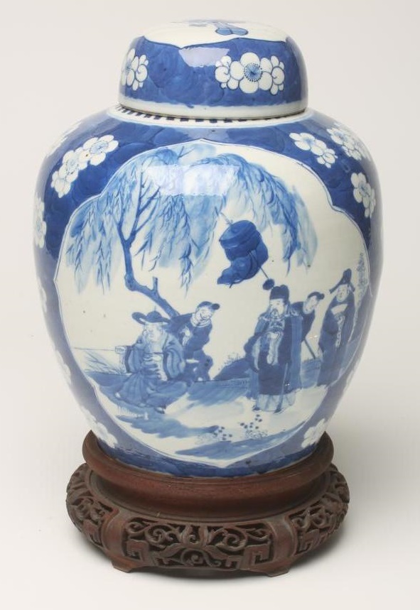 A CHINESE PORCELAIN JAR AND COVER Image