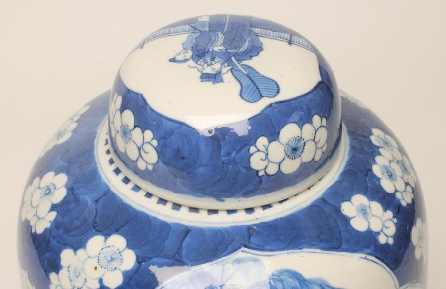 A CHINESE PORCELAIN JAR AND COVER Image