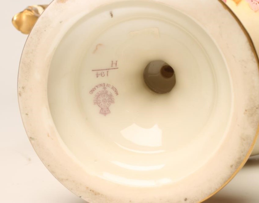 A ROYAL WORCESTER PEDESTAL COMPORT Image