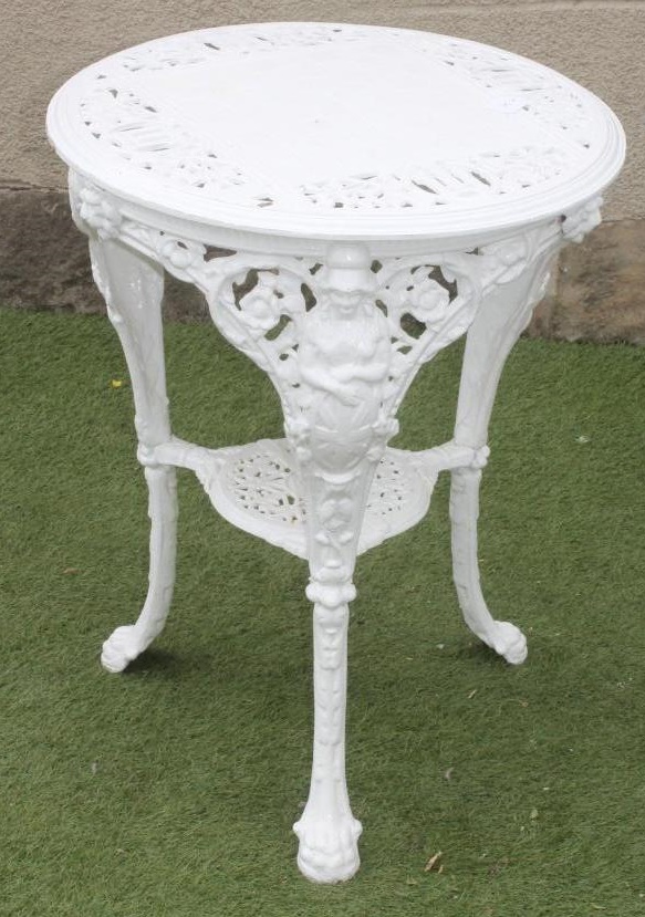 A VICTORIAN BRITANNIA CAST IRON PUB TABLE Image