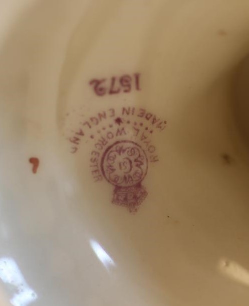 A ROYAL WORCESTER CHINA PEDESTAL VASE AND COVER Image