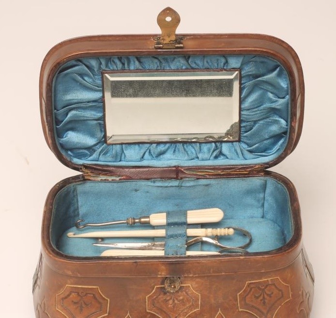 A NOVELTY MUSICAL BOX Image