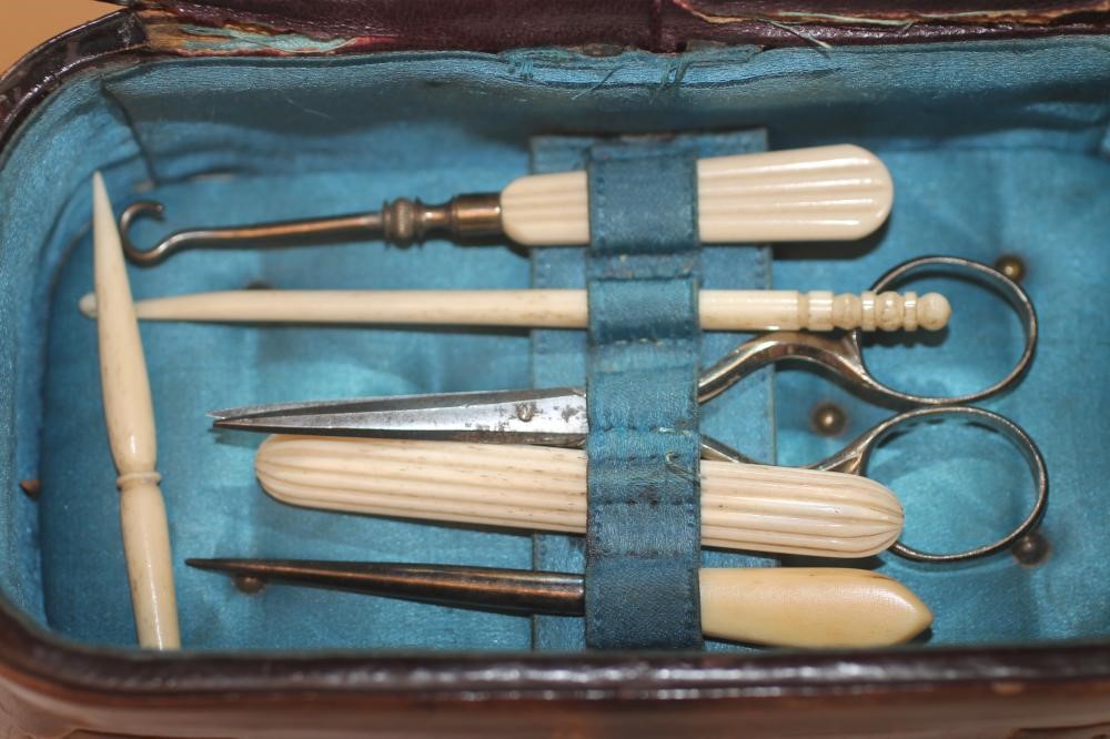 A NOVELTY MUSICAL BOX Image